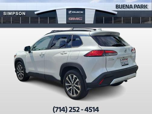 Pearl 2024 Toyota Corolla Cross XLE