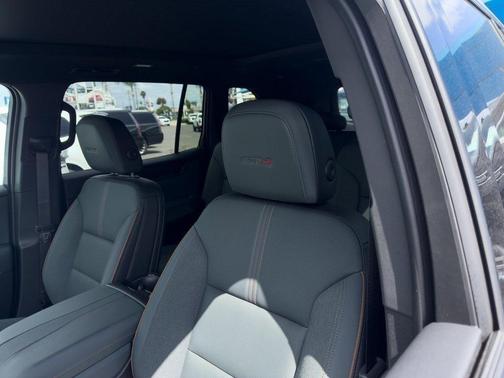 2025 GMC Acadia AT4
