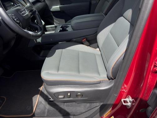 2025 GMC Acadia AT4