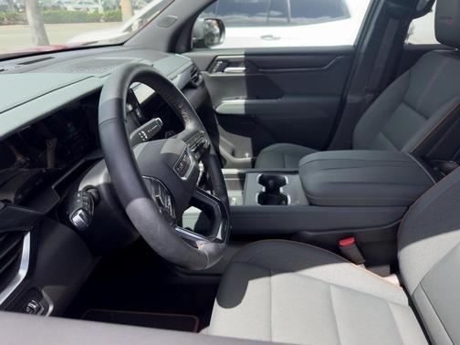 2025 GMC Acadia AT4