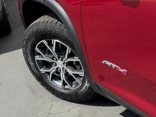 2025 GMC Acadia AT4