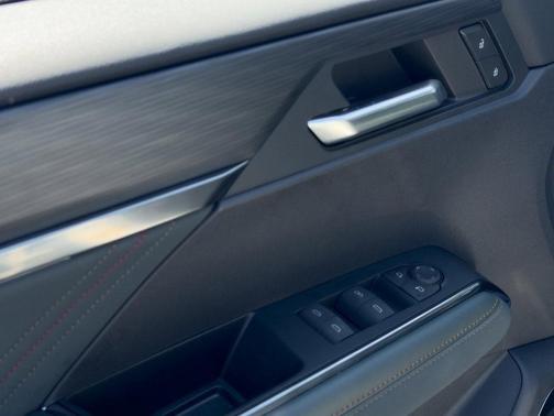 2025 GMC Acadia AT4