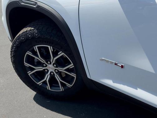 2025 GMC Acadia AT4