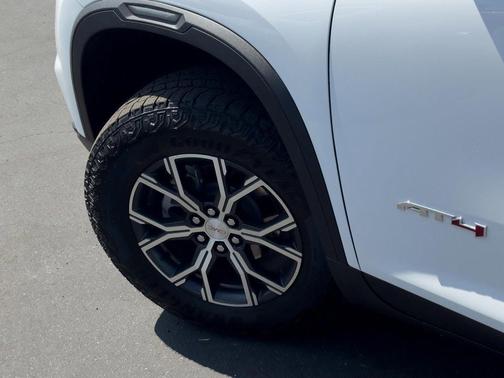 2025 GMC Acadia AT4