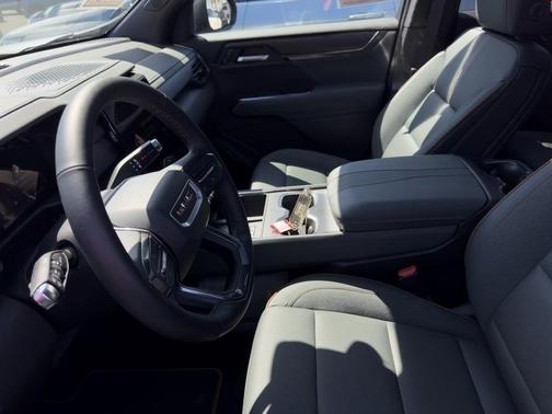 2025 GMC Acadia AT4