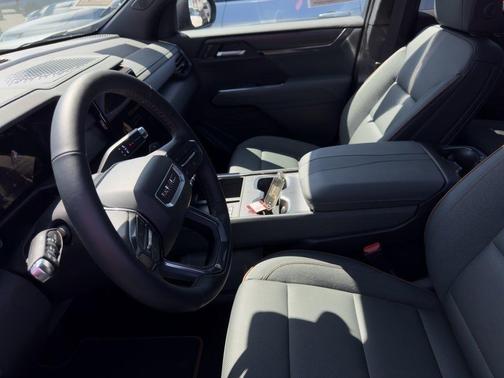 2025 GMC Acadia AT4