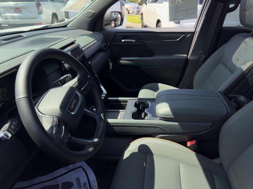 2025 GMC Acadia AT4