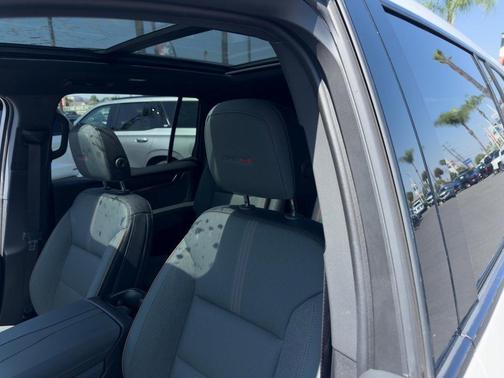2025 GMC Acadia AT4
