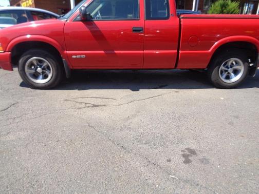Photo 4 of 18 of 2000 Chevrolet S-10 LS Extended Cab
