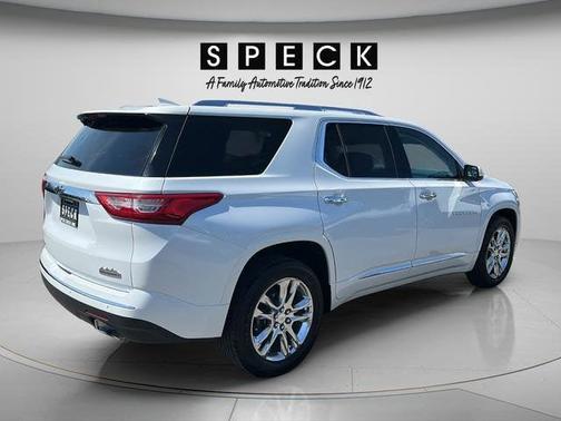 Iridescent Pearl Tricoat 2019 Chevrolet Traverse High Country