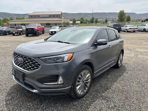 Gray Metallic 2022 Ford Edge Titanium