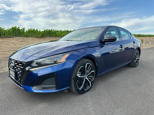 Deep Blue Pearl 2024 Nissan Altima 2.5 SR
