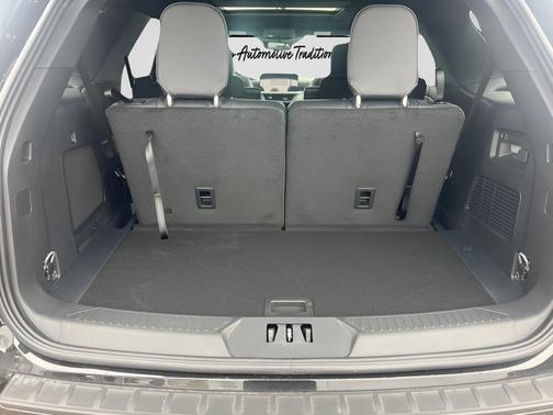 Black Metallic 2026 Ford Explorer ST-Line