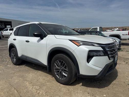 Everest White P 2024 Nissan Rogue S