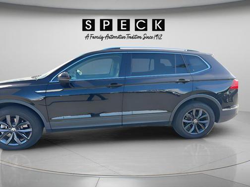 Deep Black Pearl Effect 2024 Volkswagen Tiguan 2.0T SE
