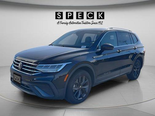 Deep Black Pearl Effect 2024 Volkswagen Tiguan 2.0T SE