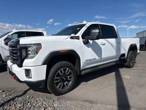 Summit White 2022 GMC Sierra 2500 AT4