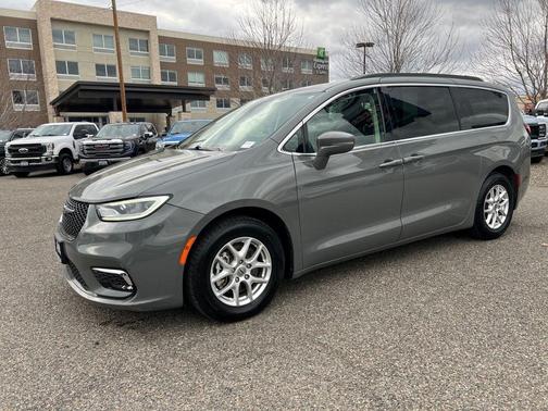 2022 Chrysler Pacifica Touring-L
