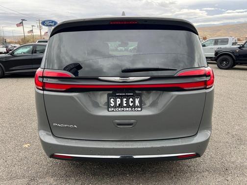 2022 Chrysler Pacifica Touring-L