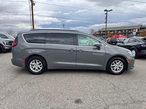 2022 Chrysler Pacifica Touring-L
