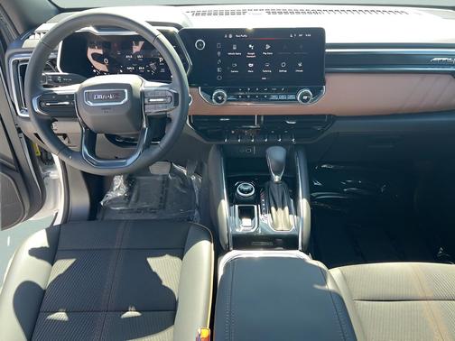 Summit White 2025 GMC Canyon AT4