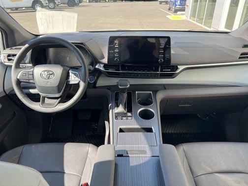 2024 Toyota Sienna 8 Passenger
