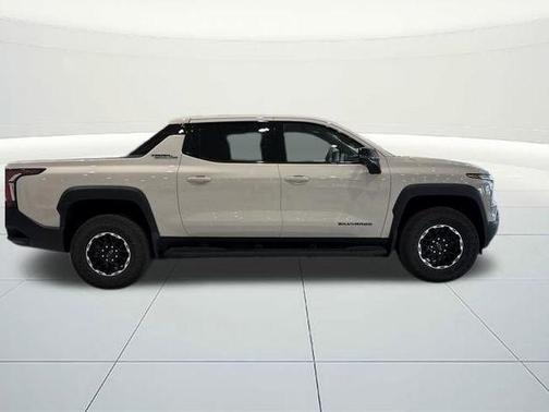 White Sand 2026 Chevrolet Silverado EV Trail Boss