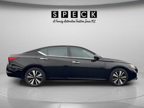 Black 2022 Nissan Altima 2.5 SL