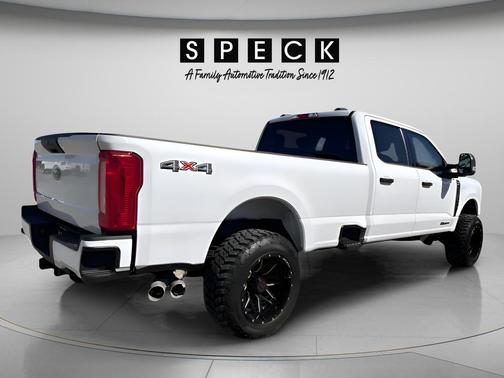 Oxford White 2024 Ford F-350 XLT