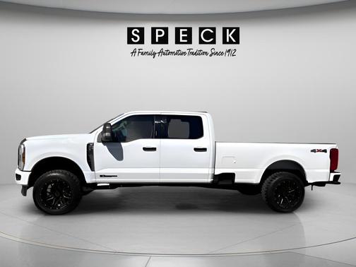Oxford White 2024 Ford F-350 XLT