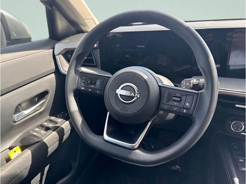 Gun Metallic 2025 Nissan Kicks SV