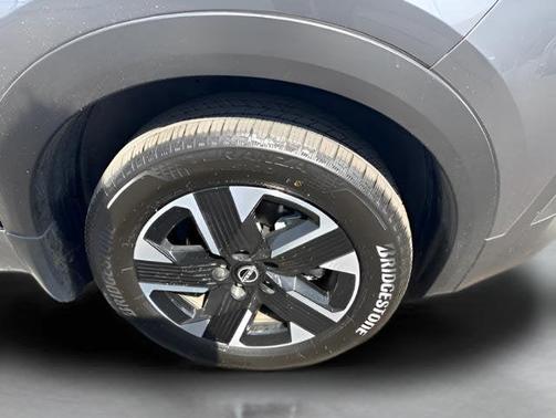 Gun Metallic 2025 Nissan Kicks SV