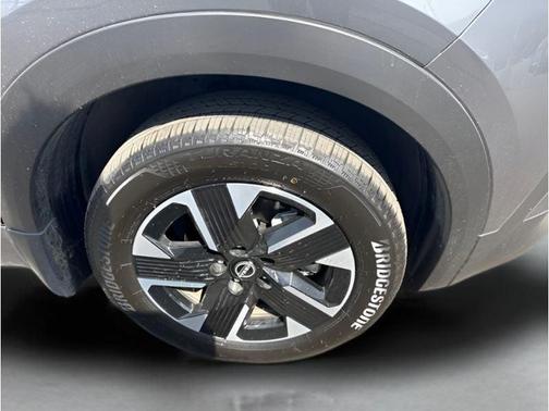 Gun Metallic 2025 Nissan Kicks SV