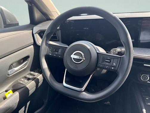 Gun Metallic 2025 Nissan Kicks SV