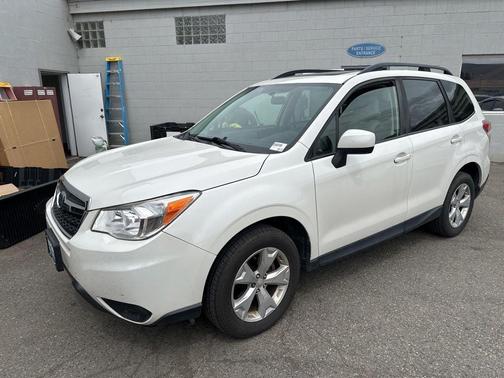Crystal White Pearl 2016 Subaru Forester 2.5i Premium
