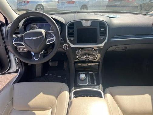 2023 Chrysler 300 Touring L