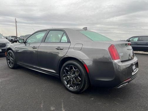 2023 Chrysler 300 Touring L
