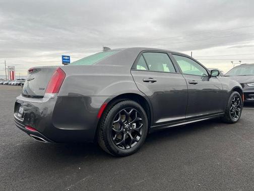 2023 Chrysler 300 Touring L