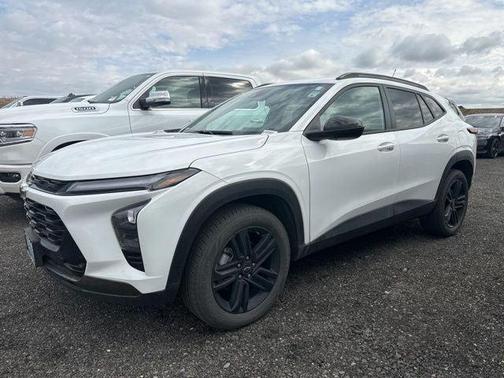 Summit White 2025 Chevrolet Trax ACTIV