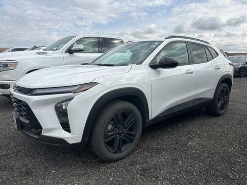 Summit White 2025 Chevrolet Trax ACTIV