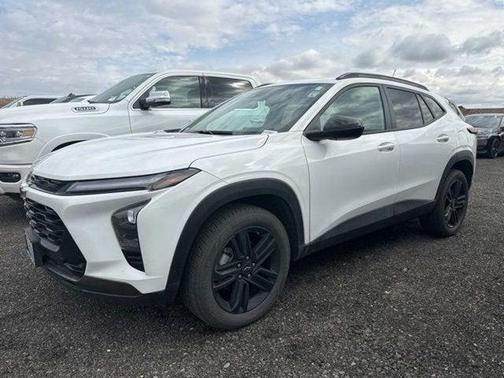 Summit White 2025 Chevrolet Trax ACTIV