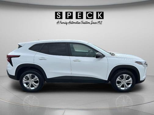 Summit White 2025 Chevrolet Trax LS