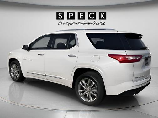 Iridescent Pearl Tricoat 2020 Chevrolet Traverse High Country