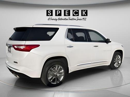 Iridescent Pearl Tricoat 2020 Chevrolet Traverse High Country