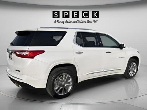 Iridescent Pearl Tricoat 2020 Chevrolet Traverse High Country