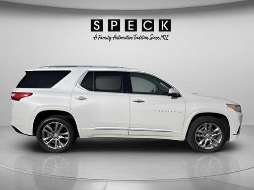 Iridescent Pearl Tricoat 2020 Chevrolet Traverse High Country