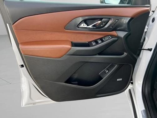 Iridescent Pearl Tricoat 2020 Chevrolet Traverse High Country