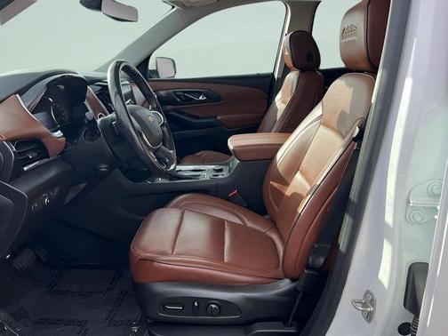 Iridescent Pearl Tricoat 2020 Chevrolet Traverse High Country