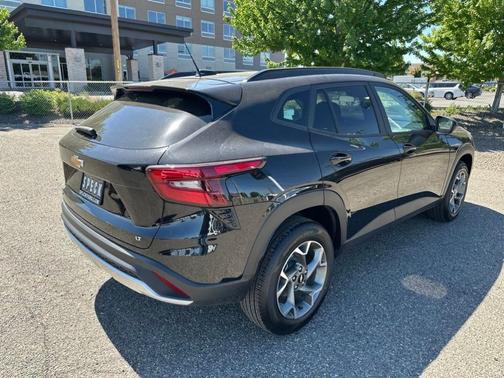 Mosaic Black Metallic 2025 Chevrolet Trax LT
