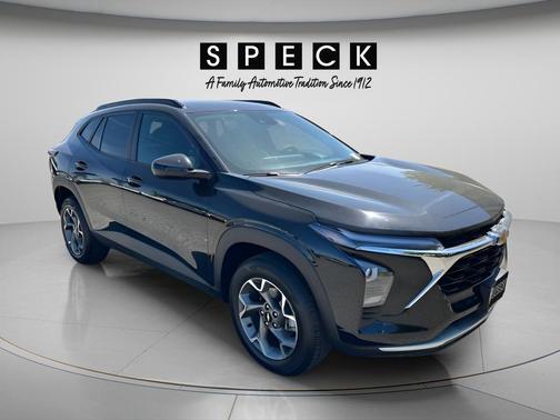 Mosaic Black Metallic 2025 Chevrolet Trax LT